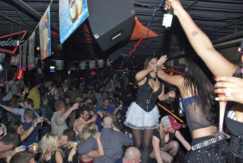 NYE 075