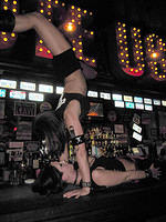 lindsey-hand-stand